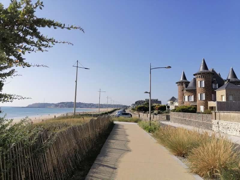 Le Petit Logis De Barneville Plage Wc Exterieur Luaran gambar